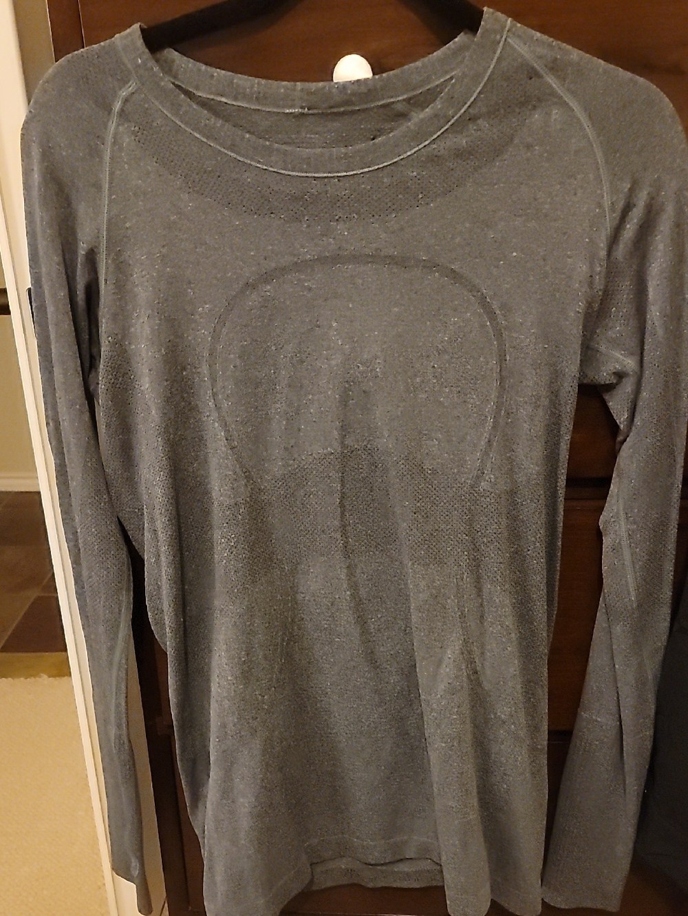 lululemon athletica Long Sleeve Swiftly Top in Heather Gray With Thumbholes Sz 8